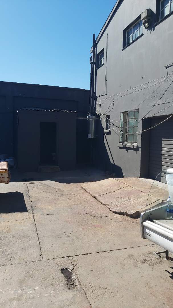 To Let Commercial Property for Rent in Holland Park Eastern Cape